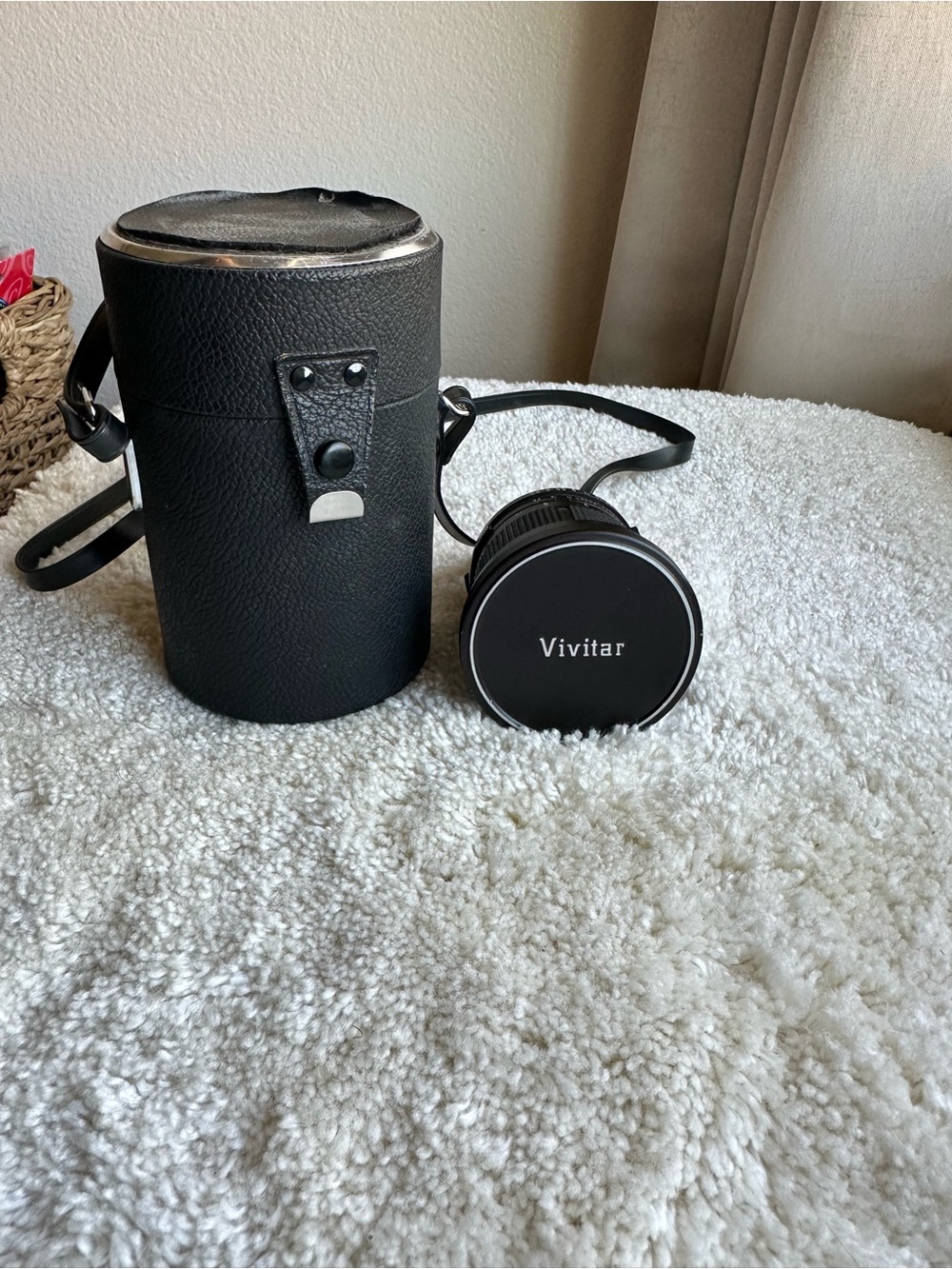 Vivitar Auto Wide-Angle 28mm f/2.5 Manual Focus Lens Olympus OM w/ Case